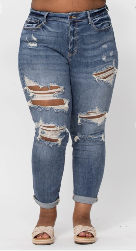 Jenny Tudor — 18W, medium wash + distressed Judy Blue denim