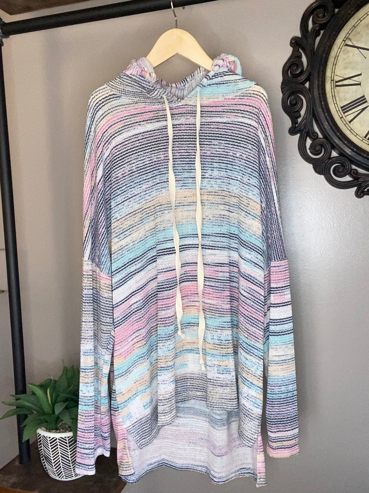 Lyndsey Hobson — 1X, multicolor lightweight knit hoodie