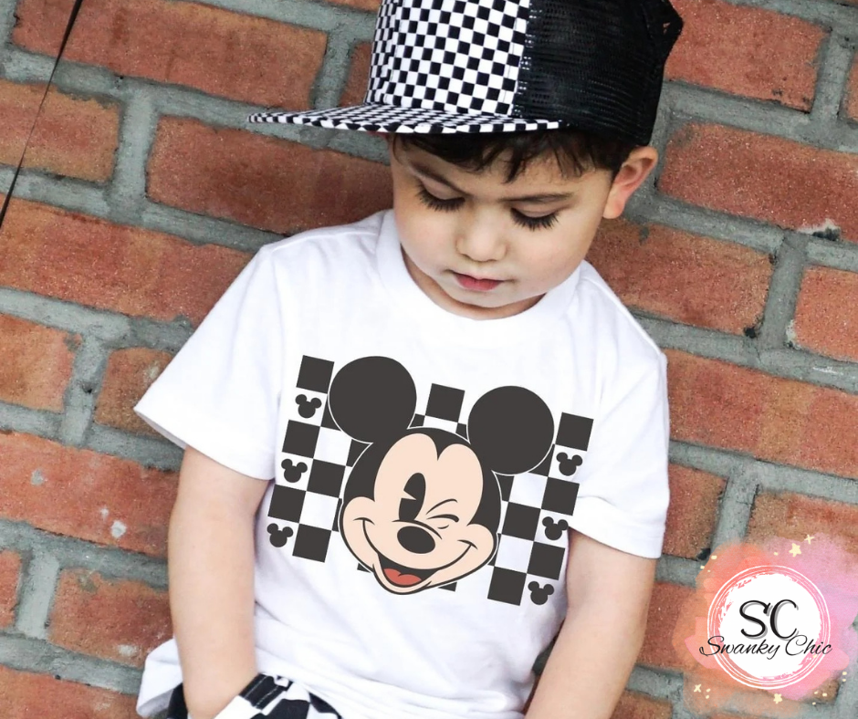 Allyson Michelle— Mickey retro wink: 4T, crewneck tee