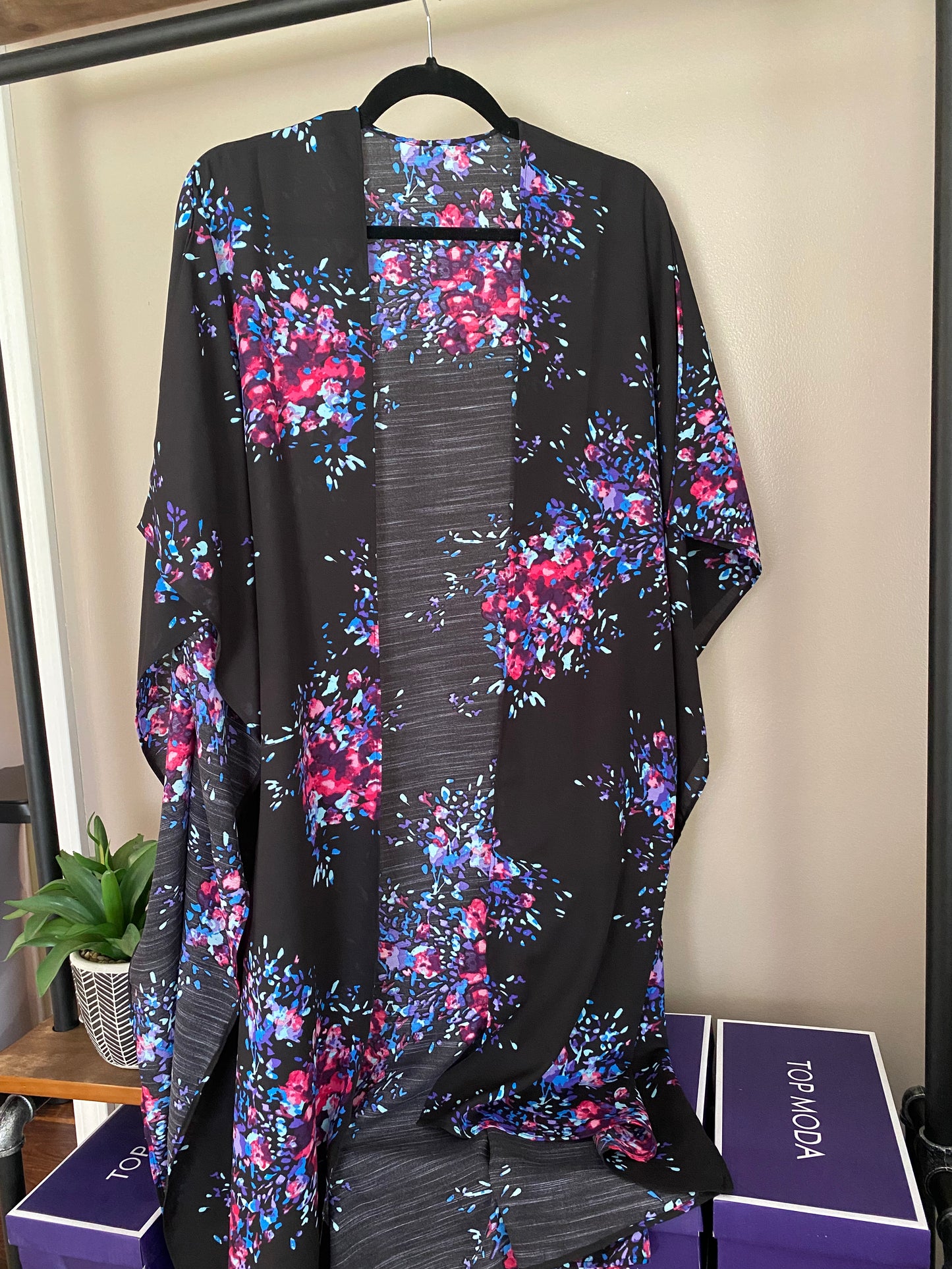 Stacy Manter Alexander — OS, black floral kimono